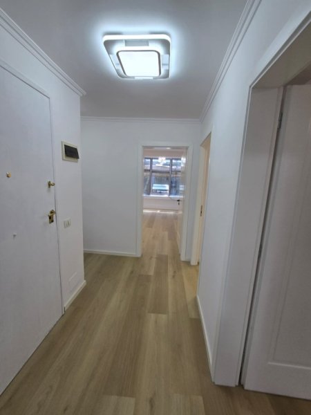 Tirane, shes apartament 2+1 Kati 2, 75 m² 188.000 € (21 Dhjetori, Rruga e Kavajes)