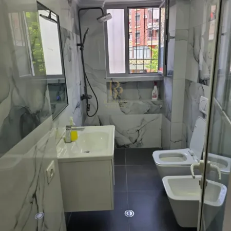 Tirane, shitet apartament 2+1+Ballkon Kati 2, 75 m² 188.000 € (PRane Spitalit Gjerman)