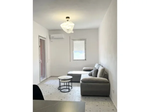 Tirane, jepet me qera apartament 1+1 Kati 3, 65 m² 450 € (5 maj)