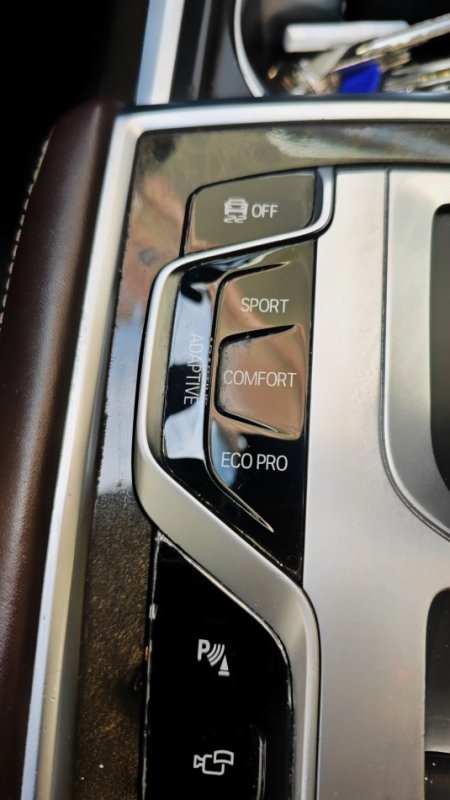 Tirane, shitet makine BMW Benzin, gri e erret automatik Klima 175.000 km