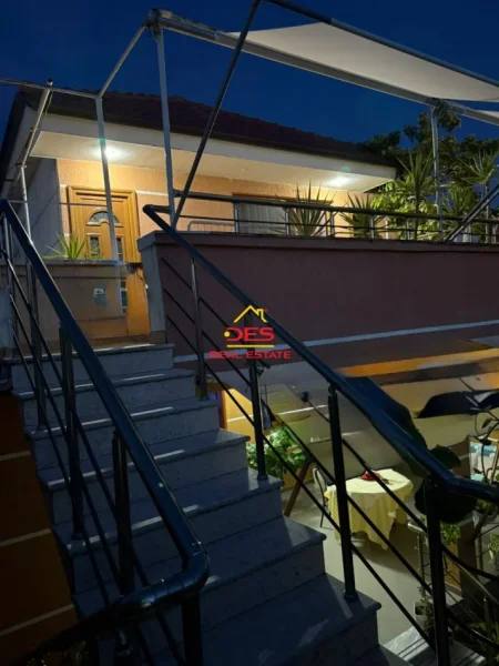 Vlore, jepet me qera shtepi 1+1+Ballkon Kati 2, 70 m² 450 € (Rruga Murat Tërbaçi)
