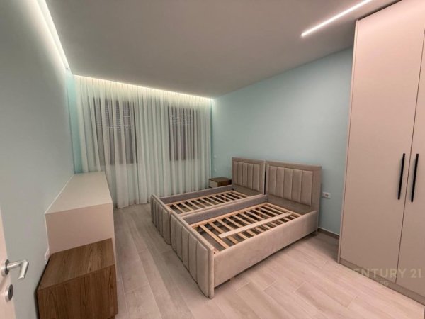 Tirane, jepet me qera apartament 2+1 Kati 9, 115 m² 1.200 € (LIQENI I THATE)