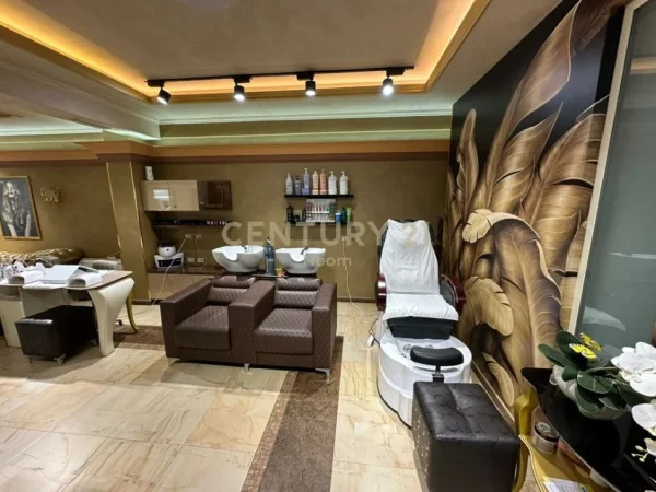 Tirane, shitet ambjent biznesi Kati 0, 57 m² 180.000 € (porcelan)