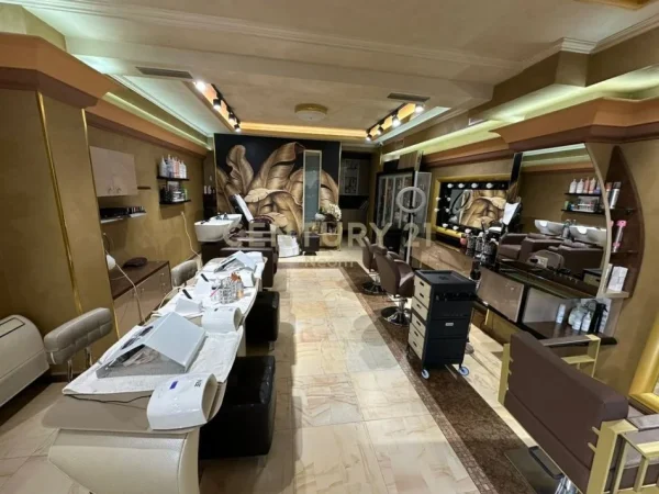 Tirane, shitet ambjent biznesi Kati 0, 57 m² 180.000 € (porcelan)
