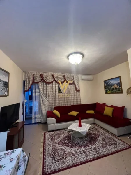 Tirane, jepet me qera apartament 1+1+Ballkon Kati 3, 70 m² 700 € (RRUGA E KOSOVAREVE)