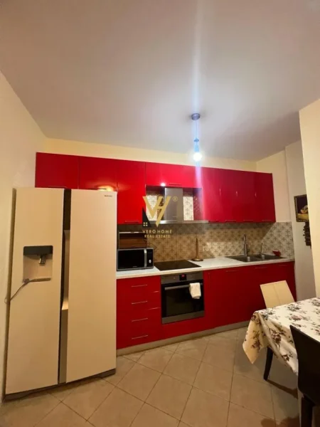 Tirane, jepet me qera apartament 1+1+Ballkon Kati 3, 70 m² 700 € (RRUGA E KOSOVAREVE)