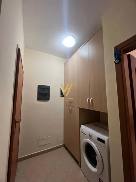 Tirane, jepet me qera apartament 1+1+Ballkon Kati 3, 70 m² 700 € (RRUGA E KOSOVAREVE)