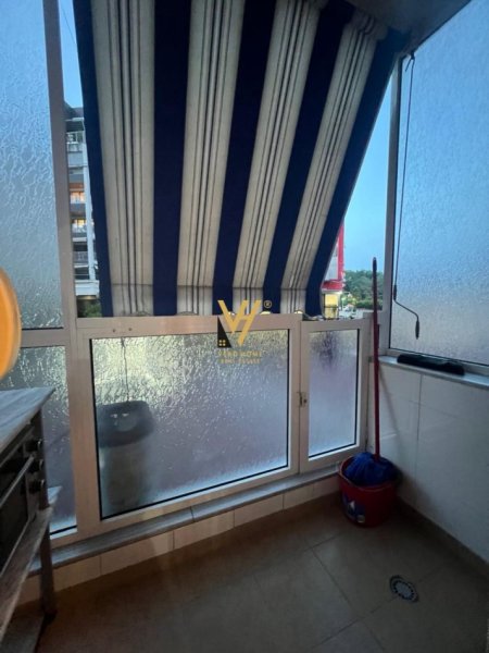 Tirane, jepet me qera apartament 1+1+Ballkon Kati 3, 70 m² 700 € (RRUGA E KOSOVAREVE)