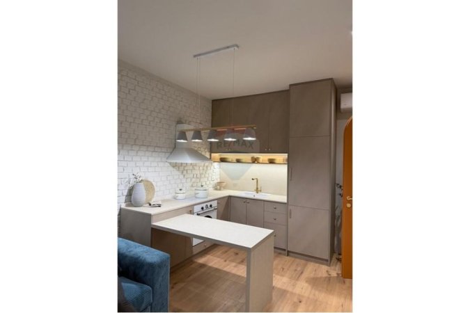 Tirane, jepet me qera apartament 2+1+Ballkon Kati 3, 100 m² 900 € (Myslym SHyr)