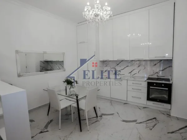 Tirane, jepet me qera apartament 1+1+Ballkon Kati 6, 78 m² 820 € (Square 21)