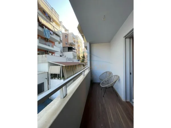 Tirane, shitet apartament 2+1 Kati 2, 116 m² 250.000 € (Apartament 2+1+2 Liqeni I Thatë, tek Hotel Sokrati.)