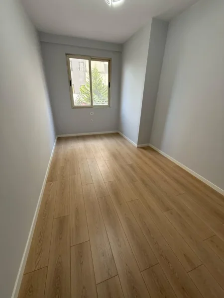 Tirane, shitet apartament 2+1+Ballkon Kati 1, 92 m² 128.000 € (Yzberisht)