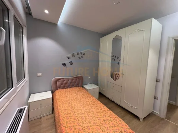 Tirane, shitet apartament 2+1 Kati 3, 117 m² 250.000 € (Shitet, Apartament 2+1+2, Pazari i Ri, Tiranë.)