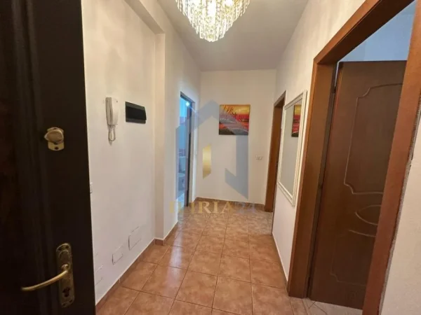 Tirane, shes 1+1 Kati 4, 67 m² 115.000 € (Rruga 5 Maji)