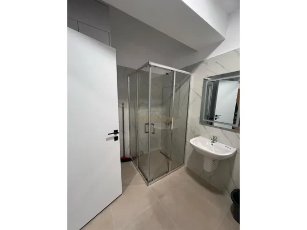Tirane, shitet apartament 1+1 Kati 1, 71 m² 157.000 € (Apartament 1+1 për shitje tek Kodra e Diellit 2, Tirane.)