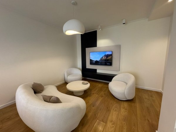 Tirane, jepet me qera apartament 2+1 Kati 1, 80 m² 750 € (kodra diellit)