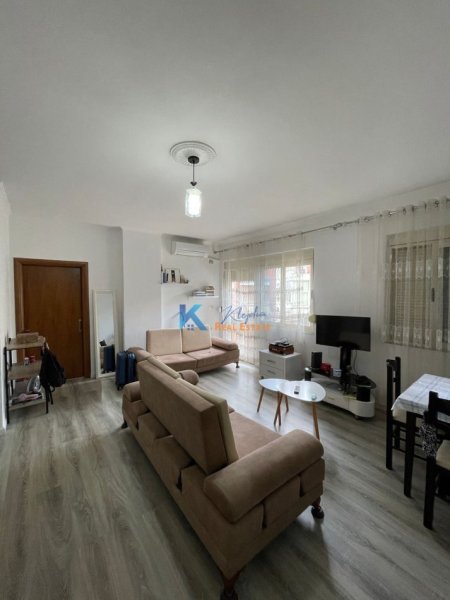 Tirane, shes apartament 1+1+Ballkon Kati 1, 92 m² 145.000 € (Liqeni i Thatë, Rruga Peti)