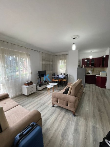 Tirane, shes apartament 1+1+Ballkon Kati 1, 92 m² 145.000 € (Liqeni i Thatë, Rruga Peti)