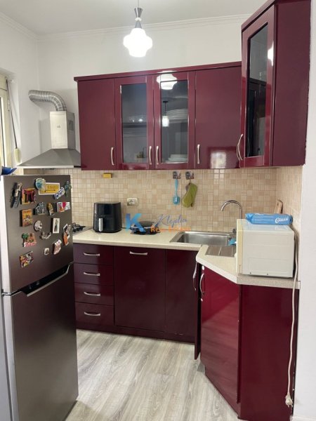 Tirane, shes apartament 1+1+Ballkon Kati 1, 92 m² 145.000 € (Liqeni i Thatë, Rruga Peti)