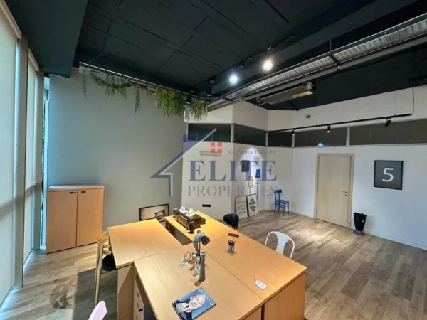 Tirane, jepet me qera zyre Kati 3, 52 m² 1.500 € (Myslym Shyri)