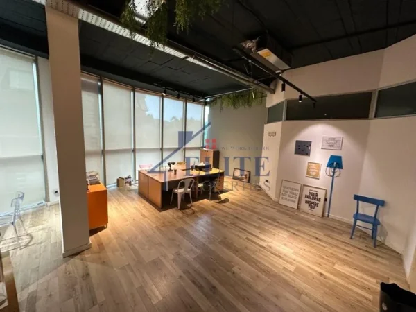 Tirane, jepet me qera zyre Kati 3, 52 m² 1.500 € (Myslym Shyri)