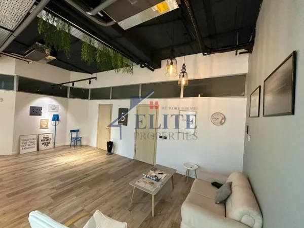 Tirane, jepet me qera zyre Kati 3, 52 m² 1.500 € (Myslym Shyri)