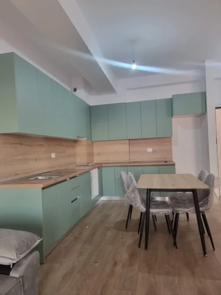 Tirane, jepet me qera apartament 1+1+Aneks+Ballkon Kati 5, 60 m² 400 € (ali demi)