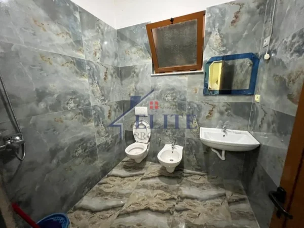 Tirane, jepet me qera apartament 3+1+Aneks+Ballkon Kati 1, 110 m² 620 € (Ali Demi)
