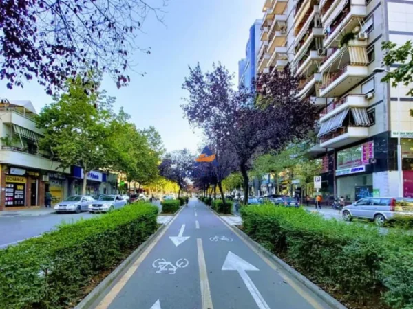 Tirane, jepet me qera ambjent biznesi Kati 0, 289 m² 9.300 € (RRUGA KAVAJES)