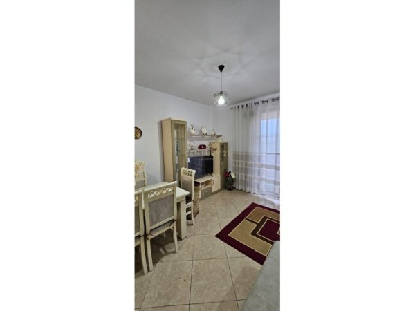 Durres Plazh, jepet me qera apartament 1+1+Ballkon Kati 2, 105 m² 600 € (Stacioni I Pare Plazh)