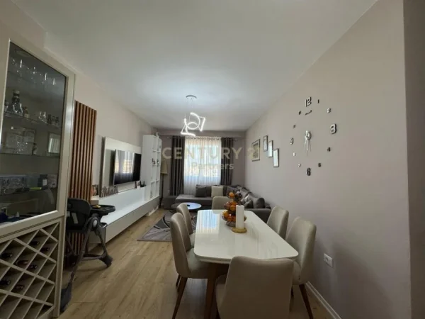 Tirane, shitet apartament 2+1+Ballkon Kati 9, 95 m² 135.000 € (Grand Gallery , Yzberisht)