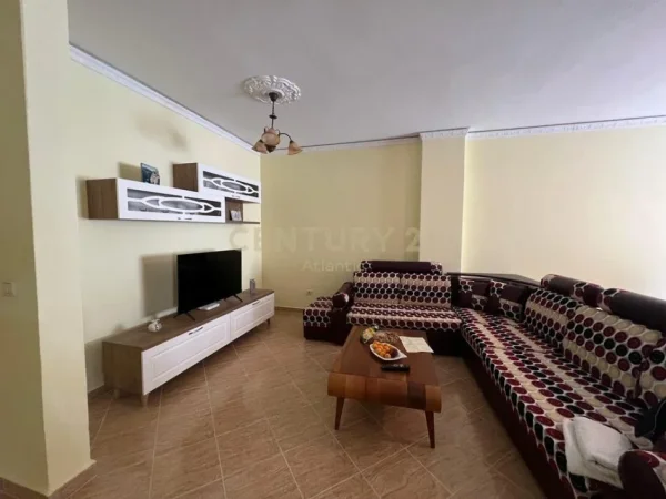 Durres Plazh, jepet me qera apartament 2+1 Kati 2, 122 m² 600 € (Plazh Rrota kuqe)