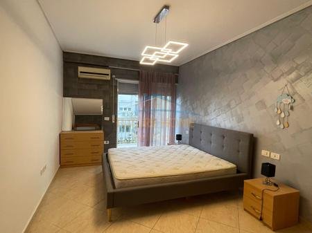 Shitet, Apartament 2+1+ Garazh, Ish-Parku i Autobusave, Tirane. AREA53187