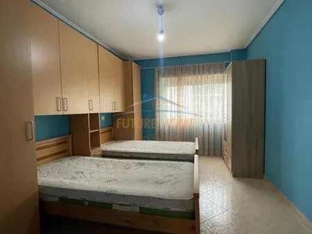 Shitet, Apartament 2+1+ Garazh, Ish-Parku i Autobusave, Tirane. AREA53187