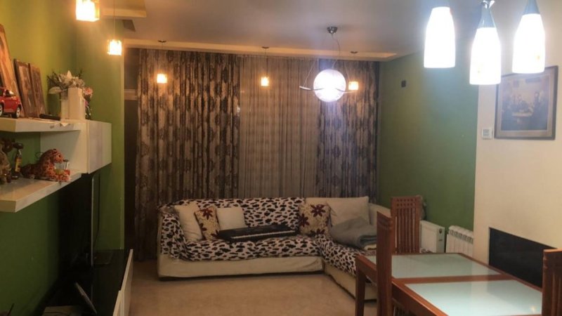 Tirane, jepet me qera apartament 2+1 Kati 2, 450 € (astir)
