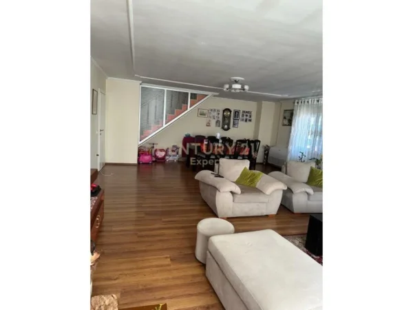 Tirane, shitet apartament duplex Dublex , 200 m² 320.000 € 