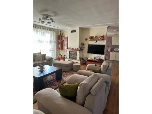 Tirane, shitet apartament duplex Dublex , 200 m² 320.000 € 