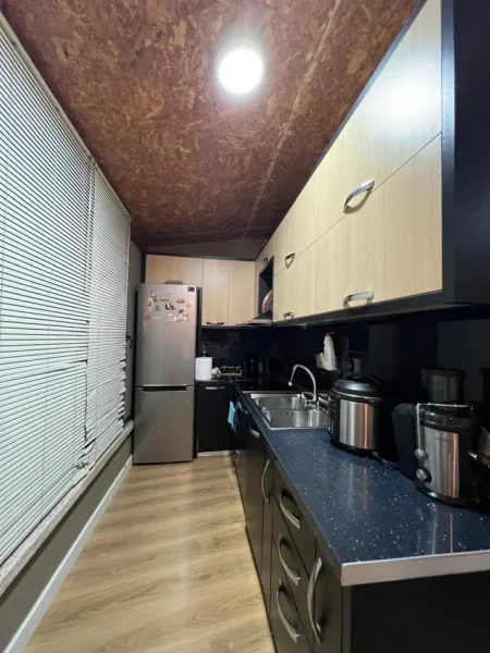 Tirane, jepet me qera 2+1+Ballkon Kati 6, 98 m² 500 € (Kompleksi Fratari Astir)