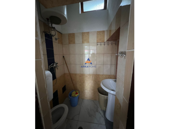 Tirane, jepet me qera apartament Kati 1, 45 m² 300 € (TEK UNIVERSITETI “MARIN BARLETI.)