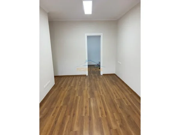 Tirane, jepet me qera ambjent biznesi Kati 7, 146 m² 1.600 € (Zogu i Zi)