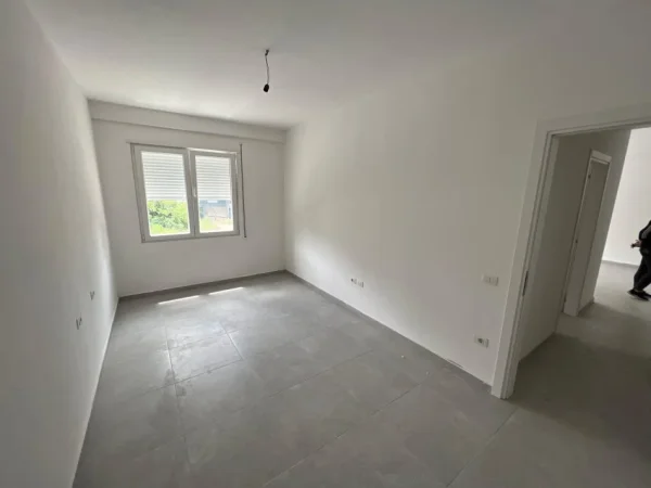 Tirane, jepet me qera apartament 2+1 Kati 4, 83 m² 450 € (rruga 5 maji)