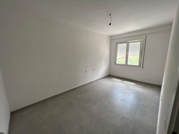 Tirane, jepet me qera apartament 2+1 Kati 4, 83 m² 450 € (rruga 5 maji)