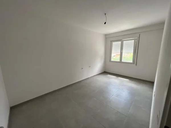 Tirane, jepet me qera apartament 2+1 Kati 4, 83 m² 450 € (rruga 5 maji)