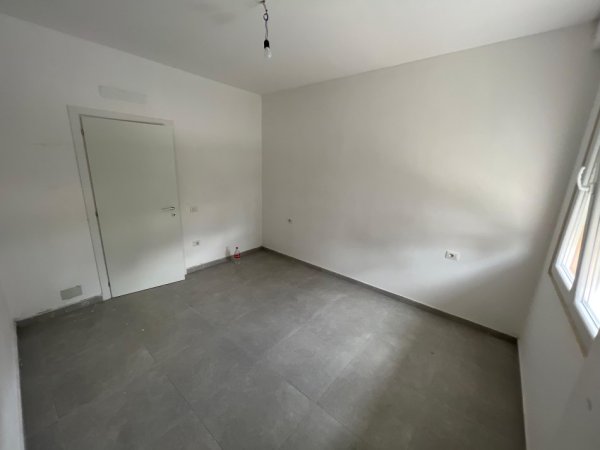 Tirane, jepet me qera apartament 2+1 Kati 4, 83 m² 450 € (rruga 5 maji)