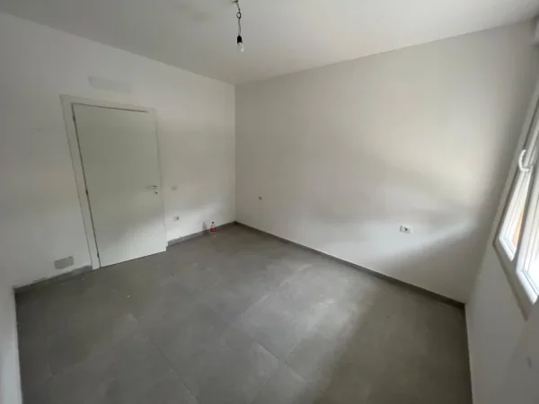 Tirane, jepet me qera apartament 2+1 Kati 4, 83 m² 450 € (rruga 5 maji)