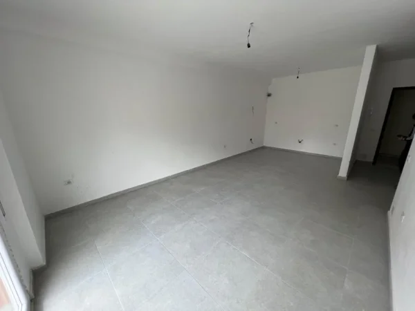 Tirane, jepet me qera apartament 2+1 Kati 4, 83 m² 450 € (rruga 5 maji)