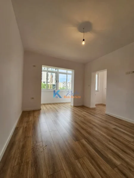 Tirane, shitet garsonier Kati 4, 31 m² 93.000 € (Qendër)