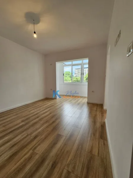 Tirane, shitet garsonier Kati 4, 31 m² 93.000 € (Qendër)