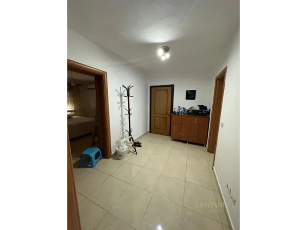 Tirane, shitet apartament 2+1 Kati 5, 94 m² 103.000 € (Laprak prane KMY)
