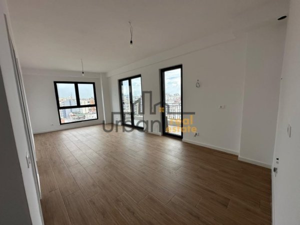 Tirane, jepet me qera zyre Kati 9, 90 m² 700 € (Pazari i Ri)
